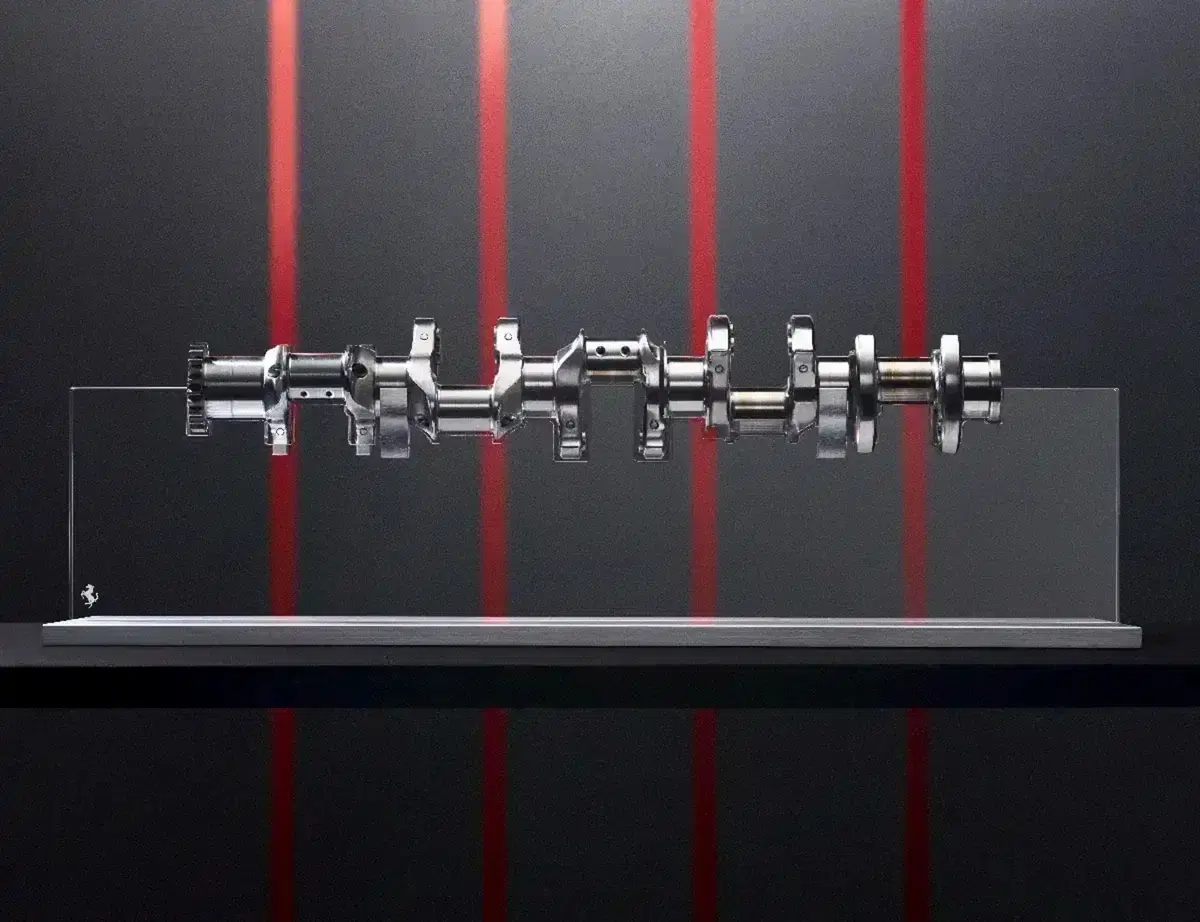 F1 Ferrari "fatta a pezzi" in mostra alla Milan Design Week