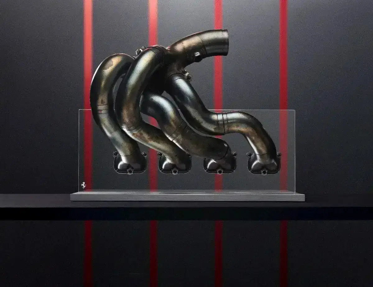 F1 Ferrari "fatta a pezzi" in mostra alla Milan Design Week (4)