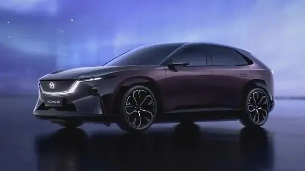 Mazda CX-6e: il nuovo SUV elettrico avvistato in Europa, è la versione definitiva del concept Arata (4)