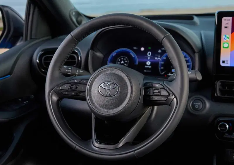 Toyota Yaris (2020-->>) (8)