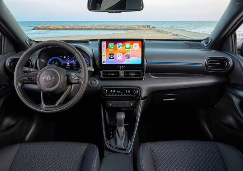 Toyota Yaris (2020-->>) (7)