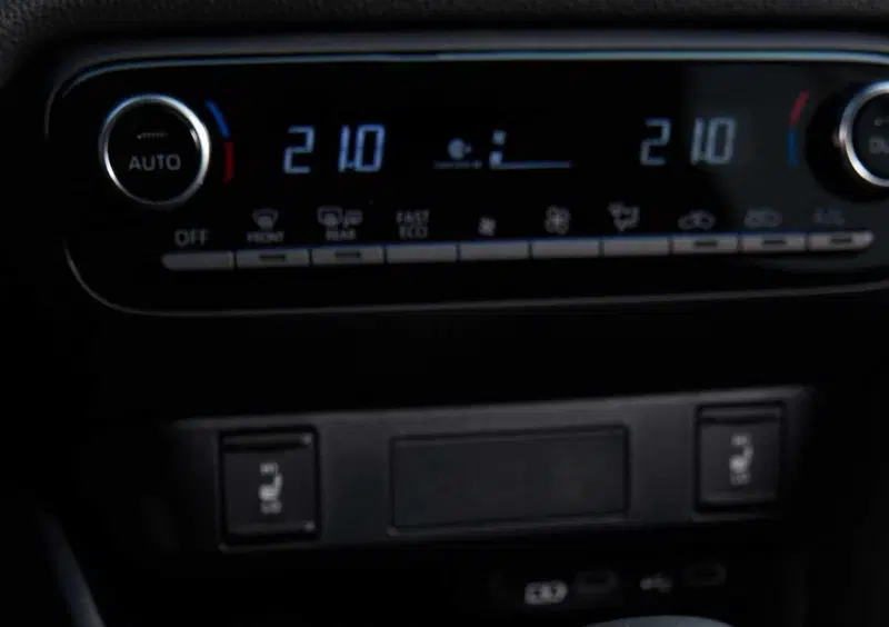 Toyota Yaris (2020-->>) (16)