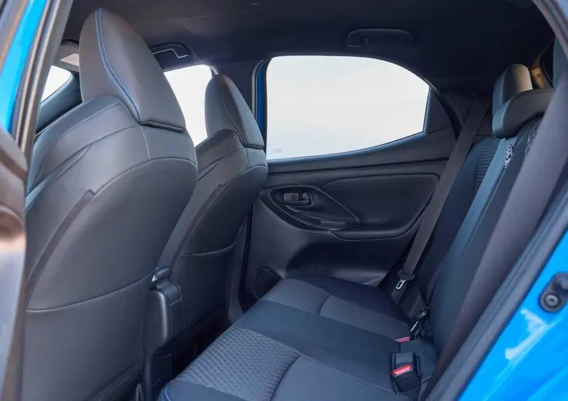 Toyota Yaris (2020-->>) (9)