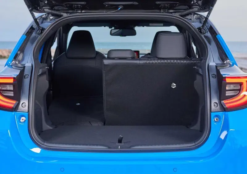 Toyota Yaris (2020-->>) (10)