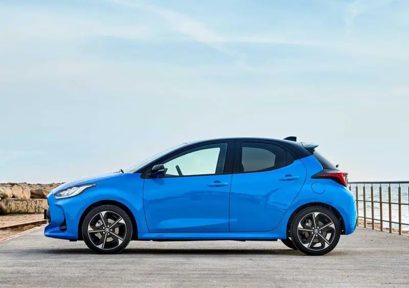 Toyota Yaris (2020-->>) (3)