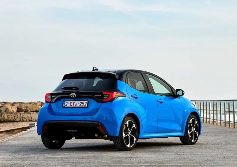 Toyota Yaris (2020-->>) (2)
