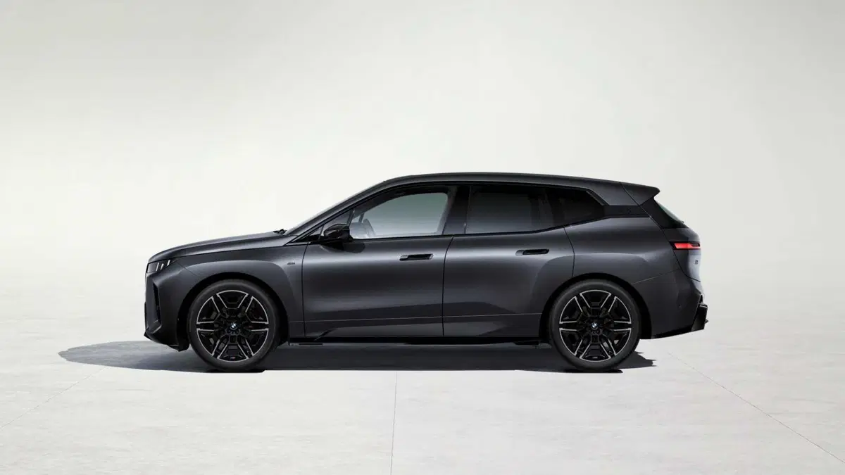BMW iX M70 (3)