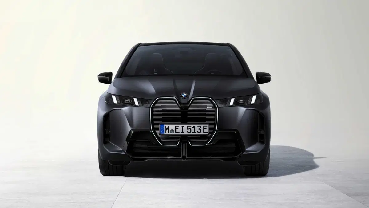 BMW iX M70 (4)