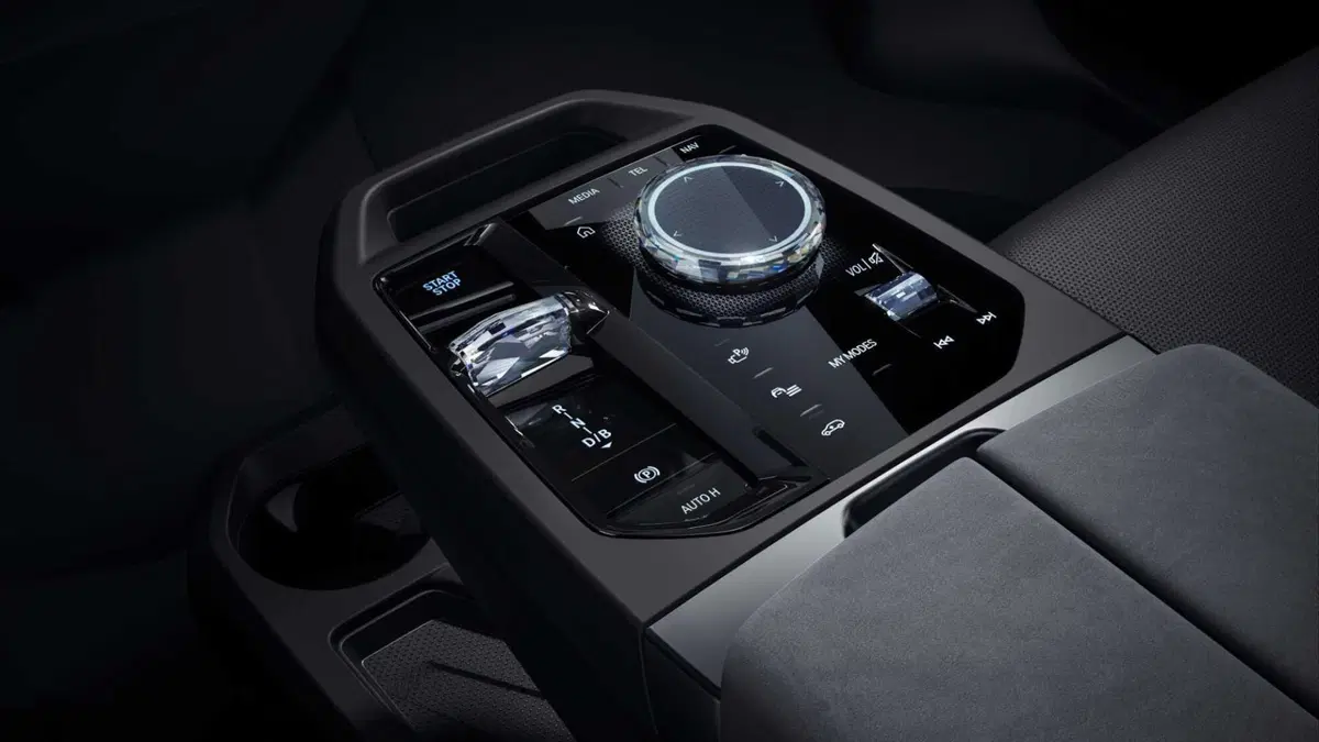 BMW iX M70 (16)