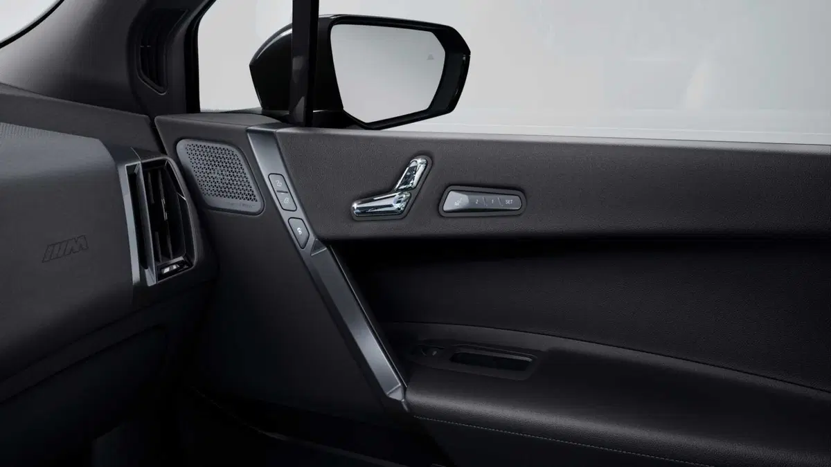 BMW iX M70 (11)