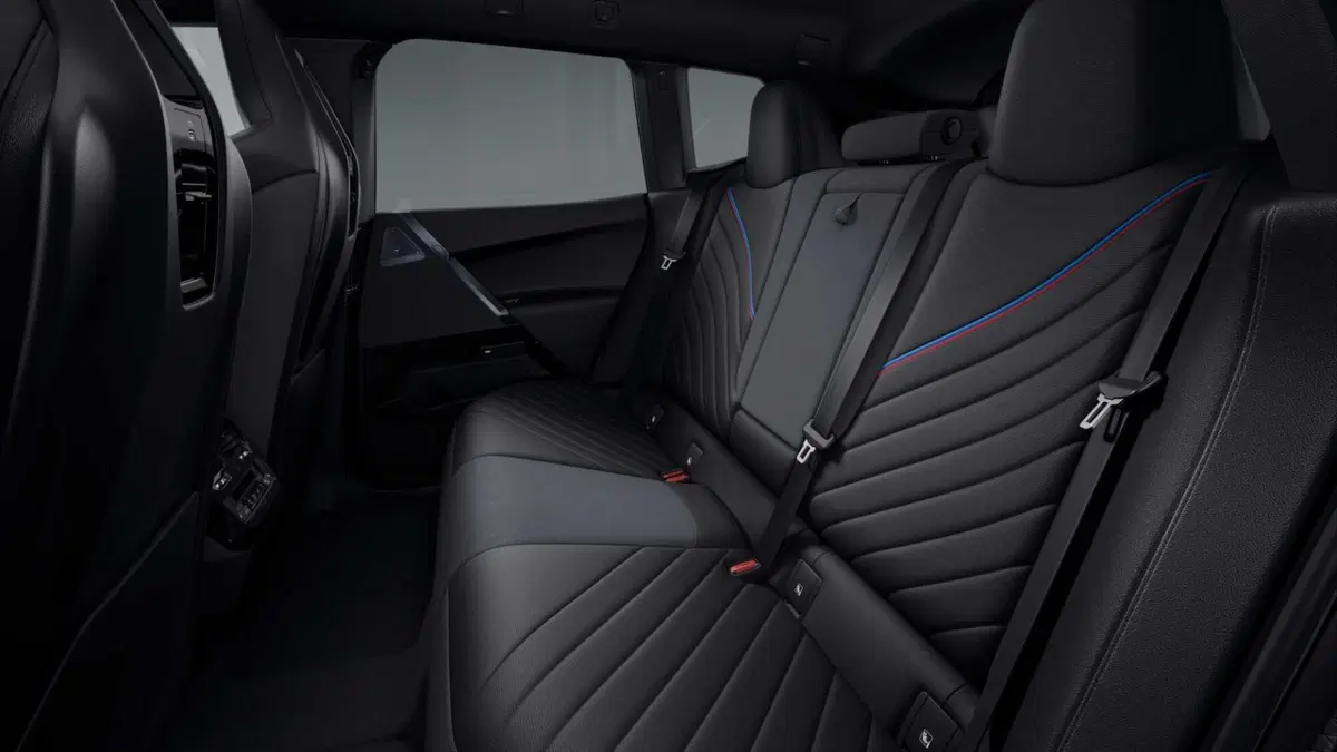 BMW iX M70 (9)
