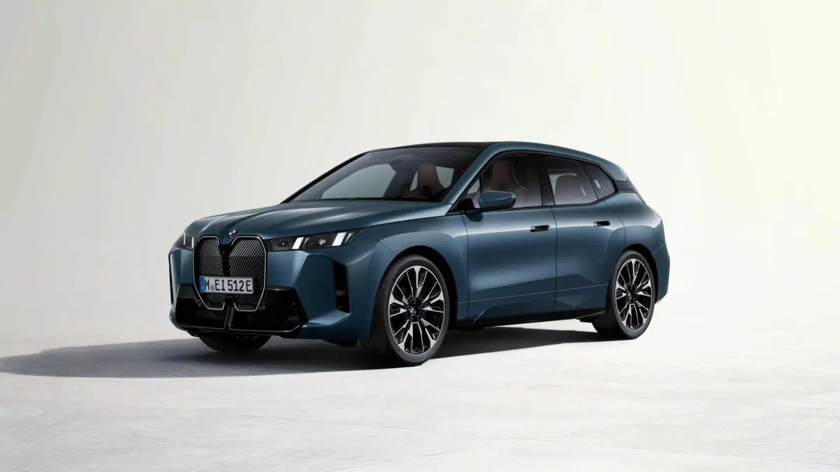 BMW iX xdrive50 pacchetto sportivo