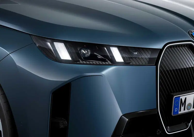 BMW iX (2021-->>) (15)
