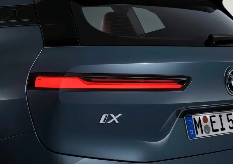 BMW iX (2021-->>) (19)