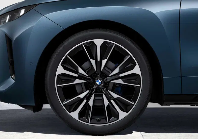 BMW iX (2021-->>) (17)