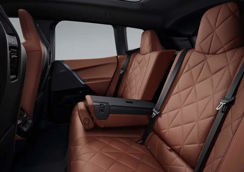 BMW iX (2021-->>) (11)