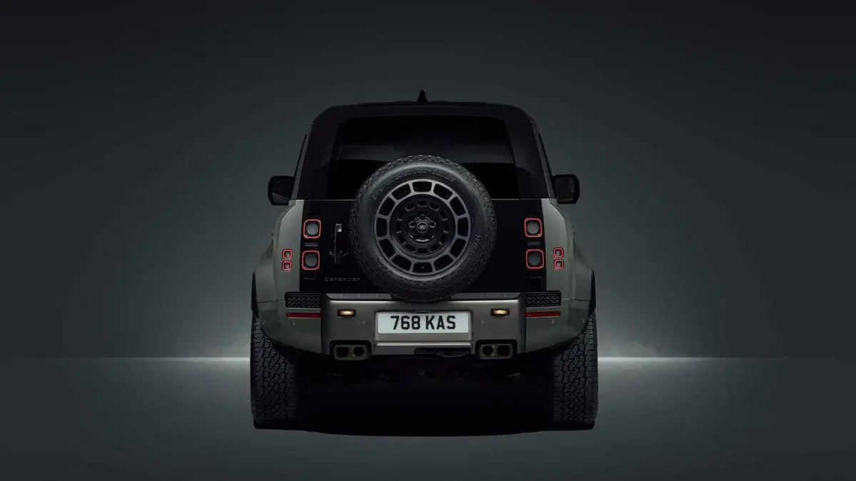 Land Rover Defender 110 4.4 V8 mhev Octa awd 635cv auto (11)