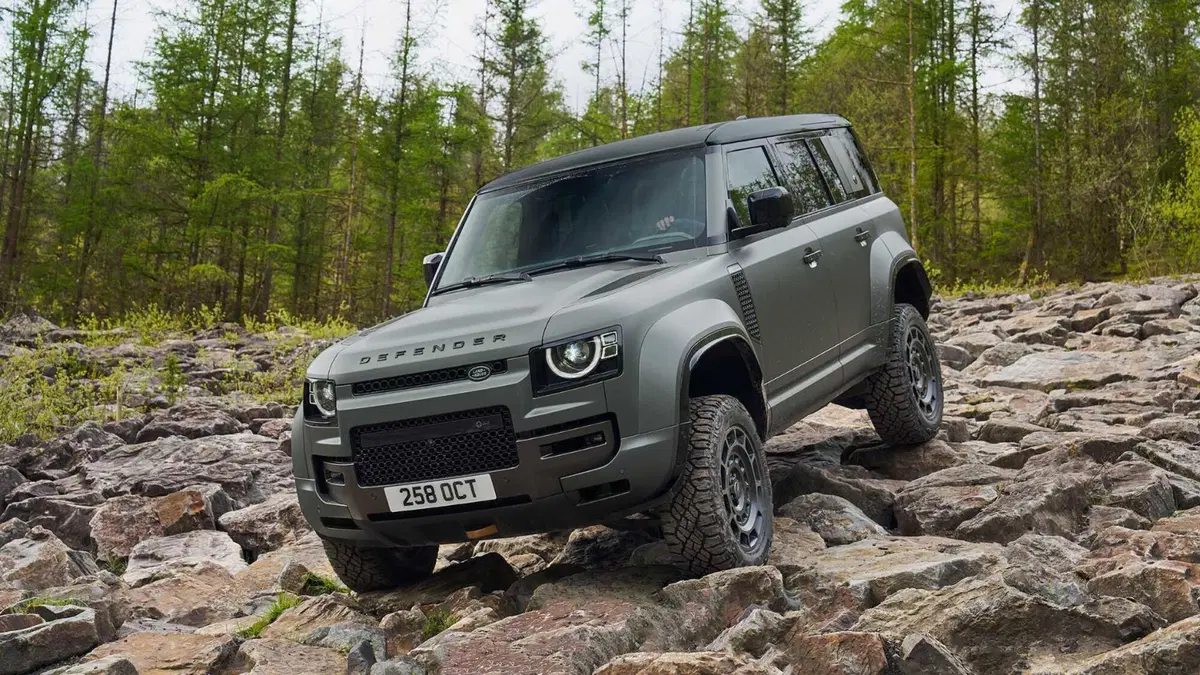 Land Rover Defender 110 4.4 V8 mhev Octa awd 635cv auto (2)
