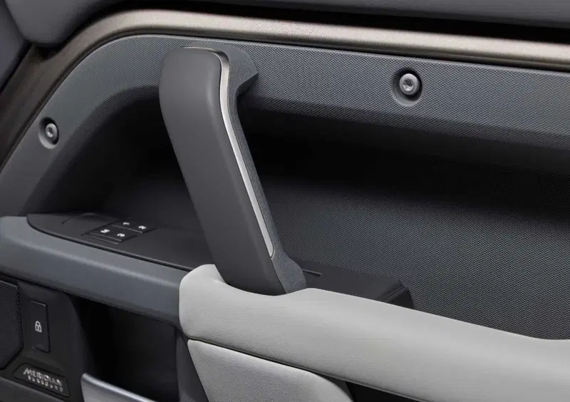 Land Rover Defender (17)