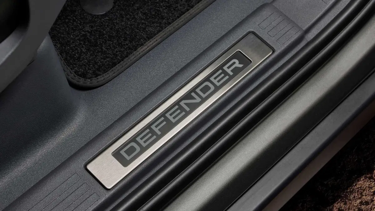 Land Rover Defender 90 2.0 SD4 AWD Auto S (19)