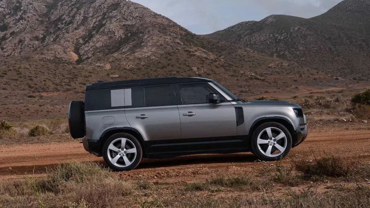 Land Rover Defender 90 2.0 SD4 AWD Auto S (7)