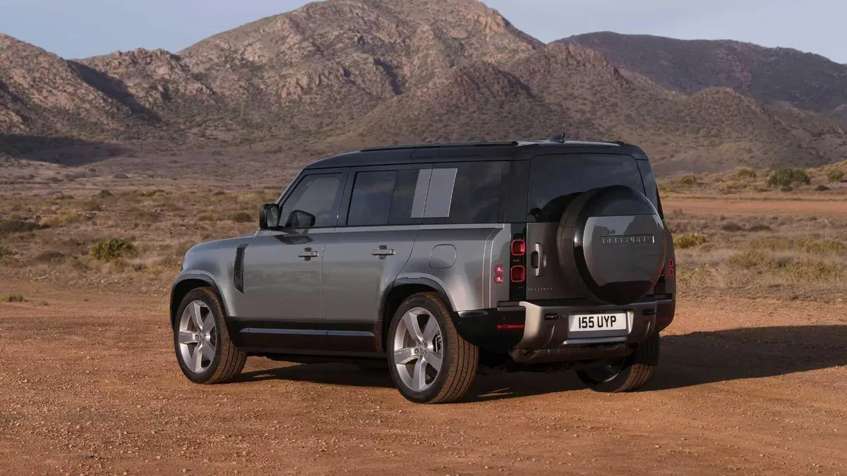 Land Rover Defender 90 2.0 SD4 AWD Auto S (9)