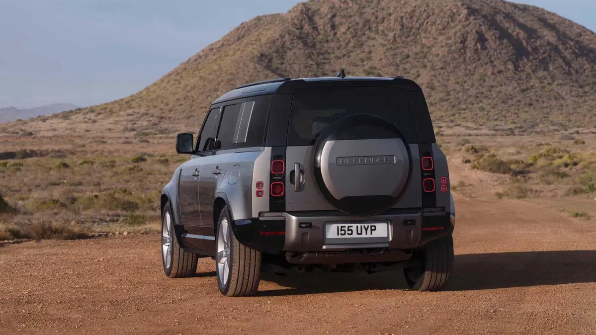Land Rover Defender 90 2.0 SD4 AWD Auto S (10)