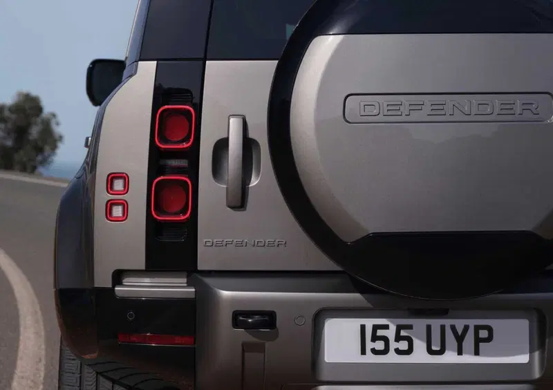 Land Rover Defender (16)