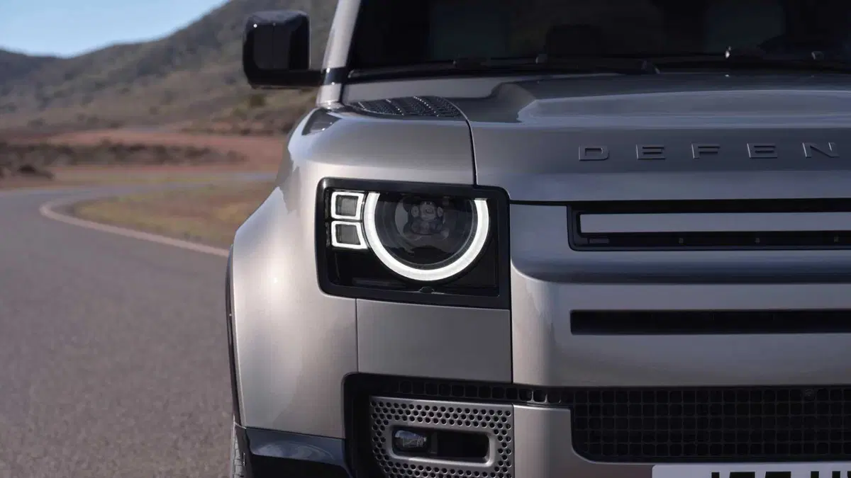 Land Rover Defender 90 2.0 SD4 AWD Auto S (14)