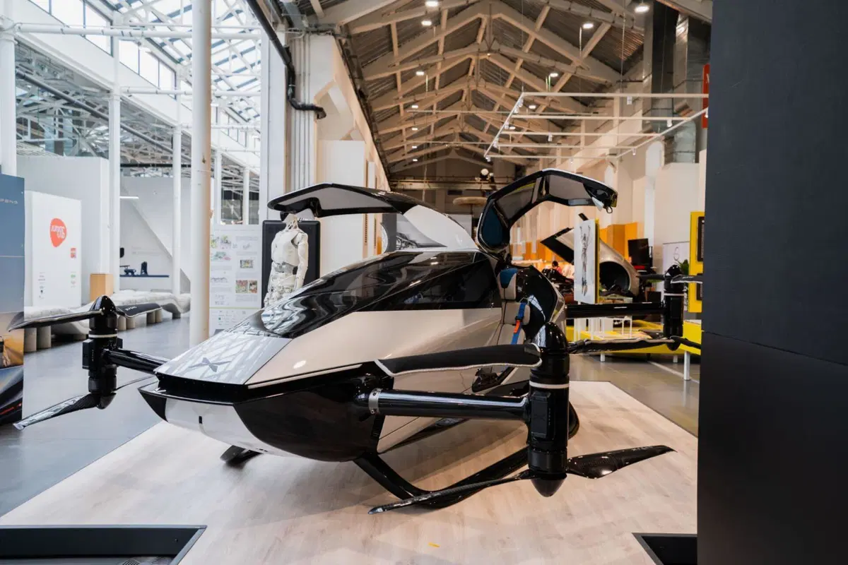 XPeng: a Milano il debutto ufficiale della berlina P7+, nuovi Suv e il nuovo robot umanoide 