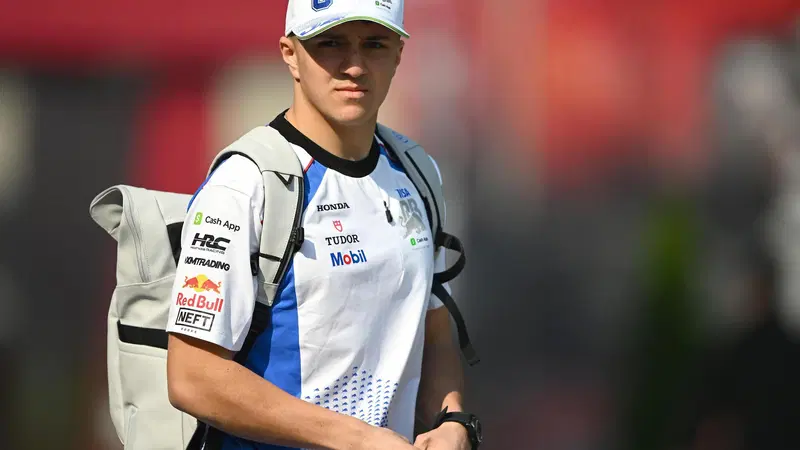 F1. GP Bahrain, Hadjar rivela: "Voglio andare in Red Bull per capire perch&eacute; tutti faticano al fianco di Verstappen"
