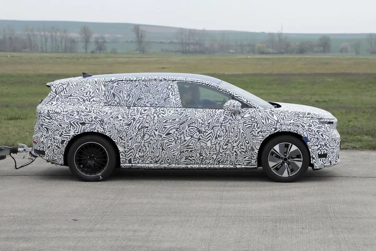 Skoda, in arrivo un nuovo SUV elettrico a 7 posti: oltre 600 km di autonomia (7)