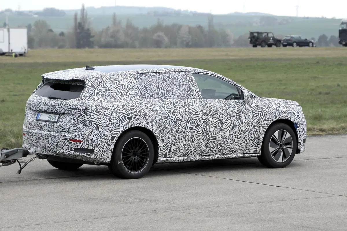 Skoda, in arrivo un nuovo SUV elettrico a 7 posti: oltre 600 km di autonomia (10)