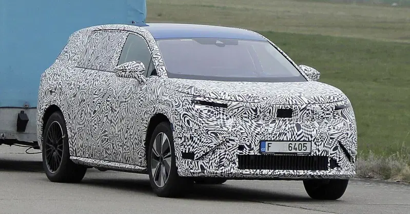Skoda, in arrivo un nuovo SUV elettrico a 7 posti: oltre 600 km di autonomia [Foto Spia]