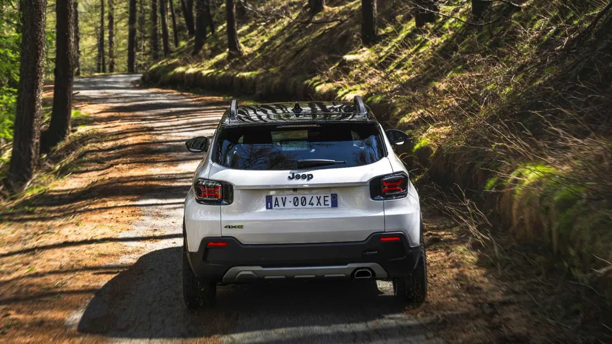 Jeep Avenger 1.2 turbo e-hybrid mhev The North Face 4xe 145cv edct6 (7)