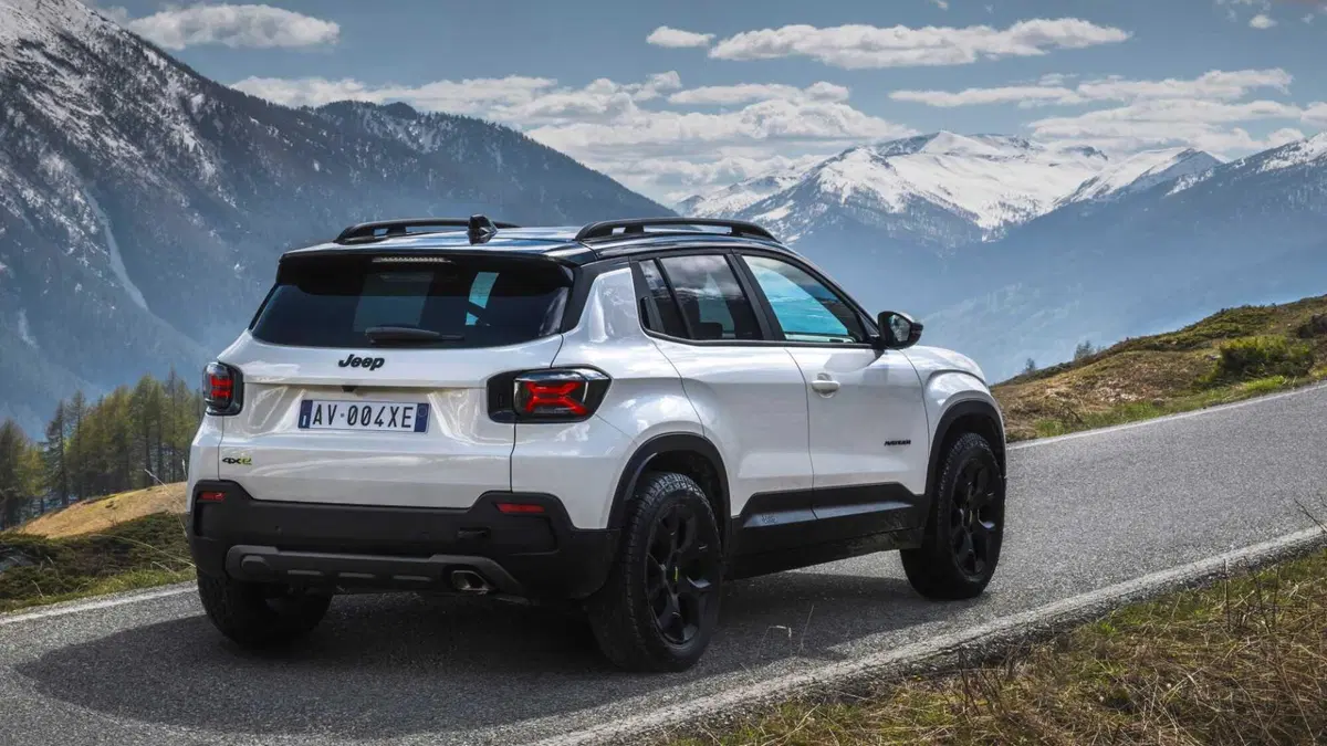 Jeep Avenger 1.2 turbo e-hybrid mhev The North Face 4xe 145cv edct6 (6)
