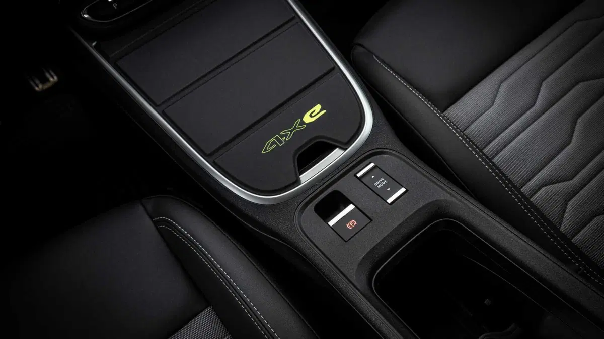 Jeep Avenger 1.2 turbo e-hybrid mhev The North Face 4xe 145cv edct6 (12)