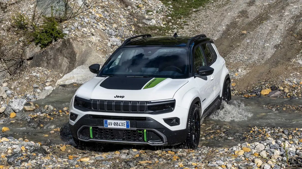 Jeep Avenger 1.2 turbo e-hybrid mhev Overland 4xe 145cv edct6