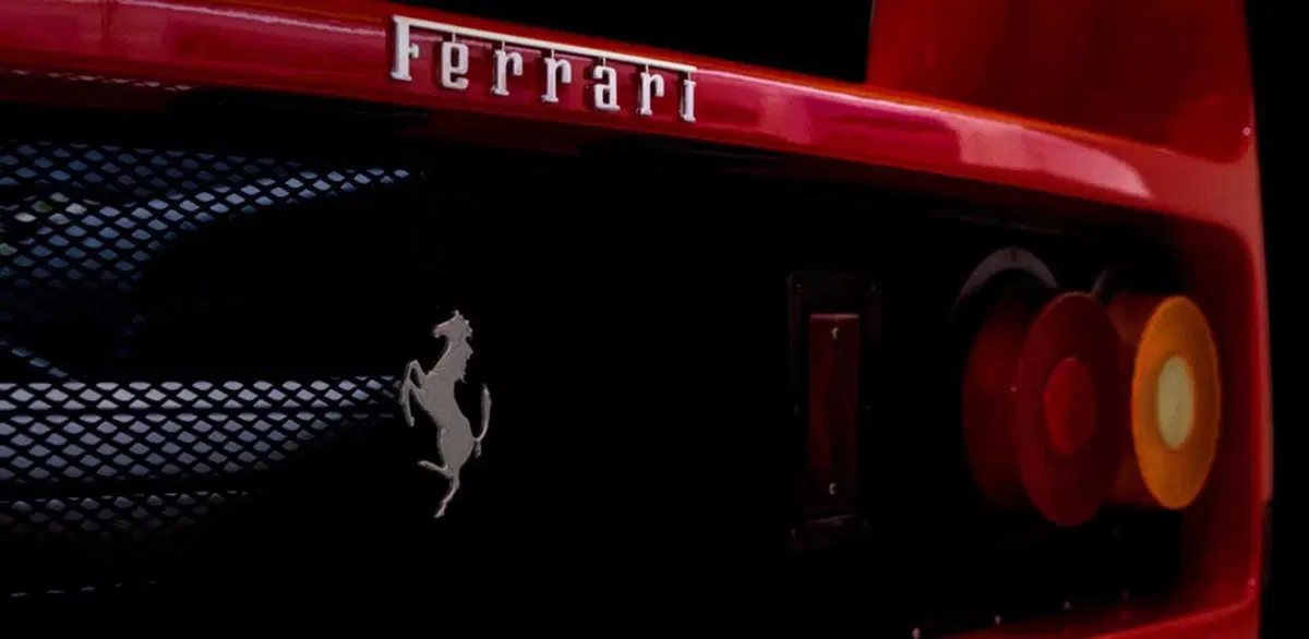 Ferrari F40: un'icona di ingegneria e prestazioni (7)