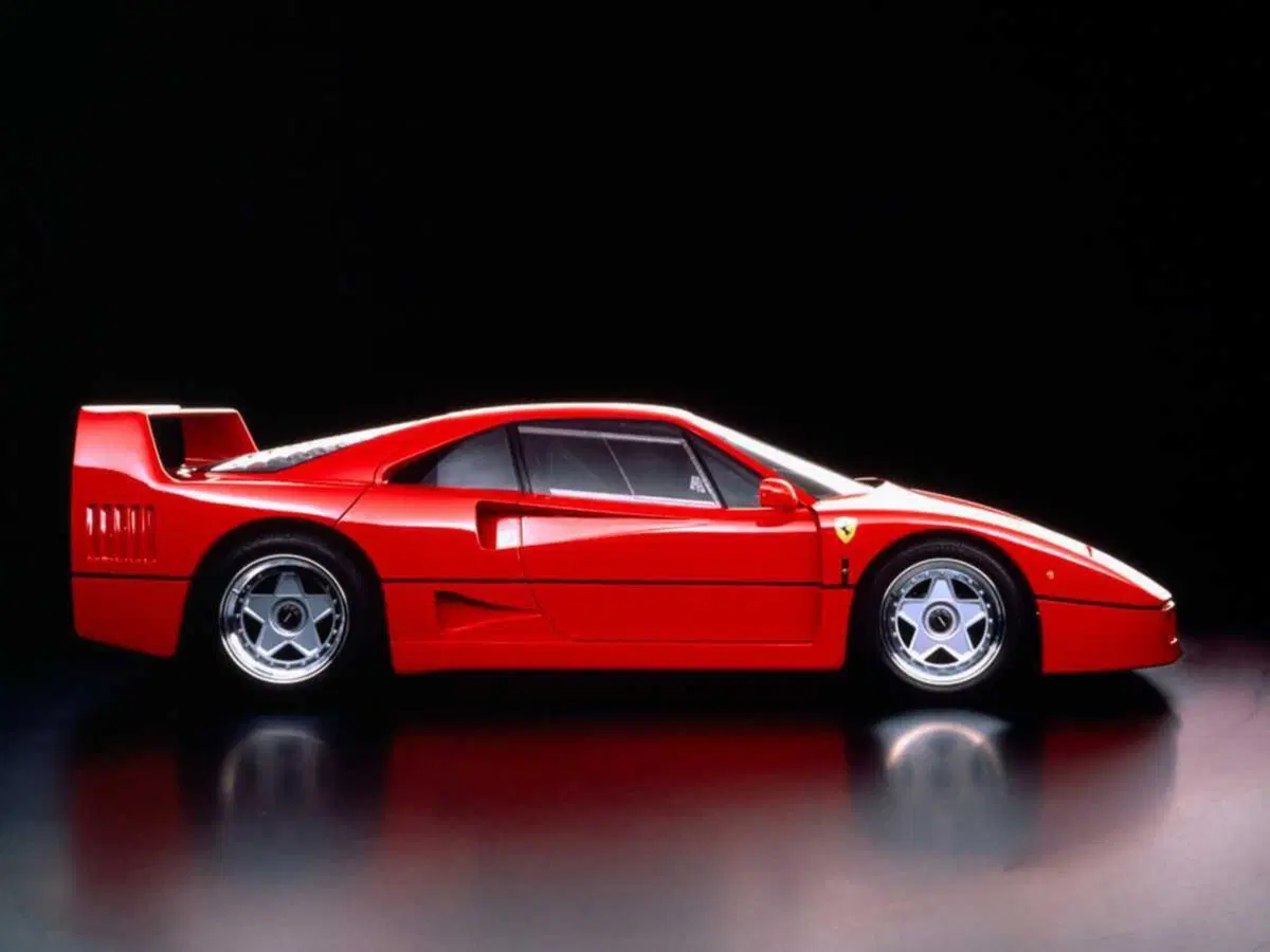 Ferrari F40: un'icona di ingegneria e prestazioni (6)