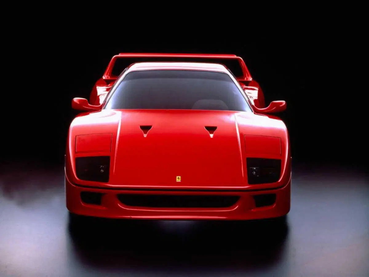Ferrari F40: un'icona di ingegneria e prestazioni (3)