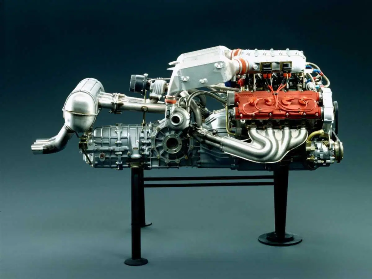 Ferrari F40: un'icona di ingegneria e prestazioni (18)
