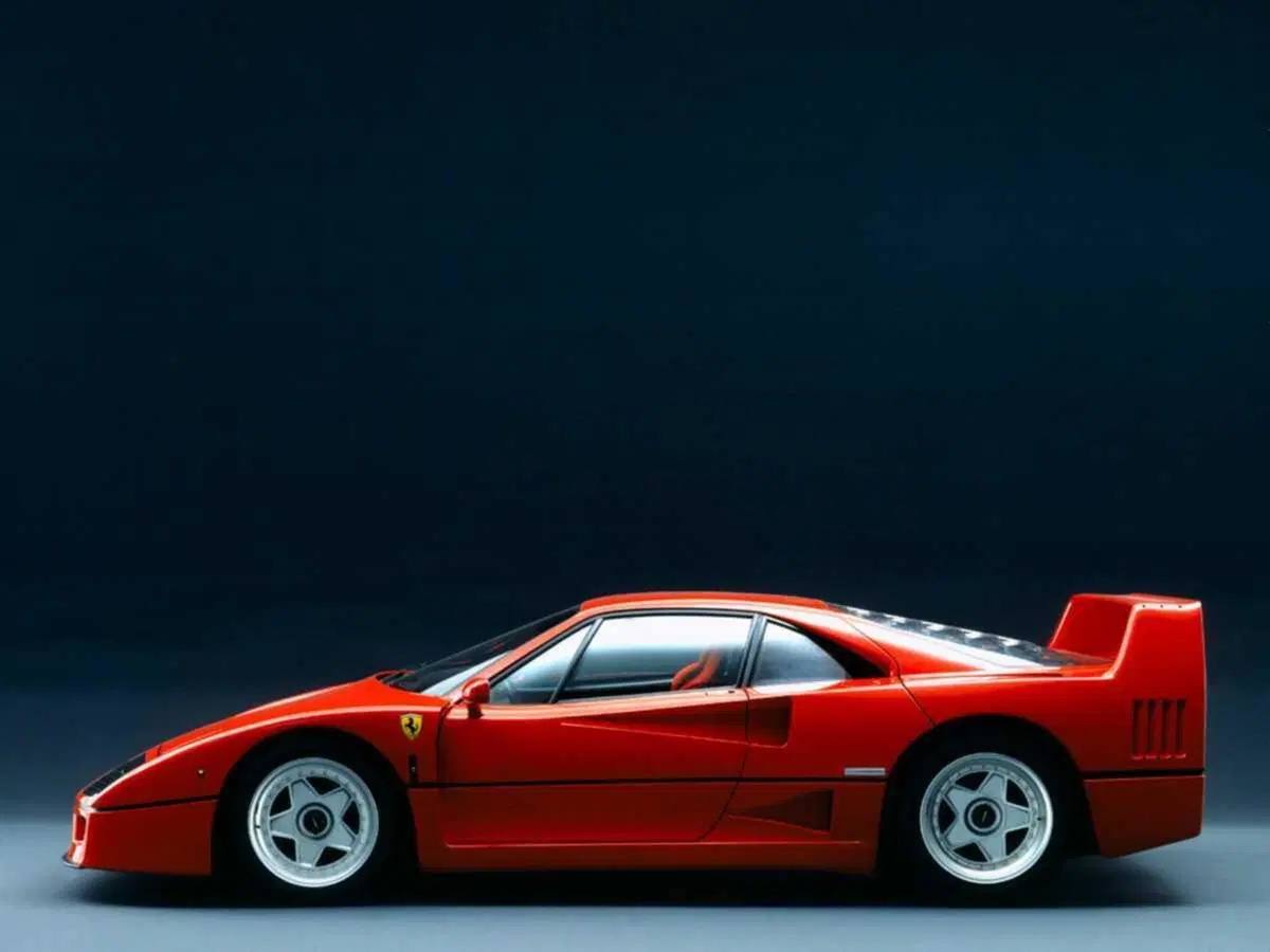 Ferrari F40: un'icona di ingegneria e prestazioni (2)