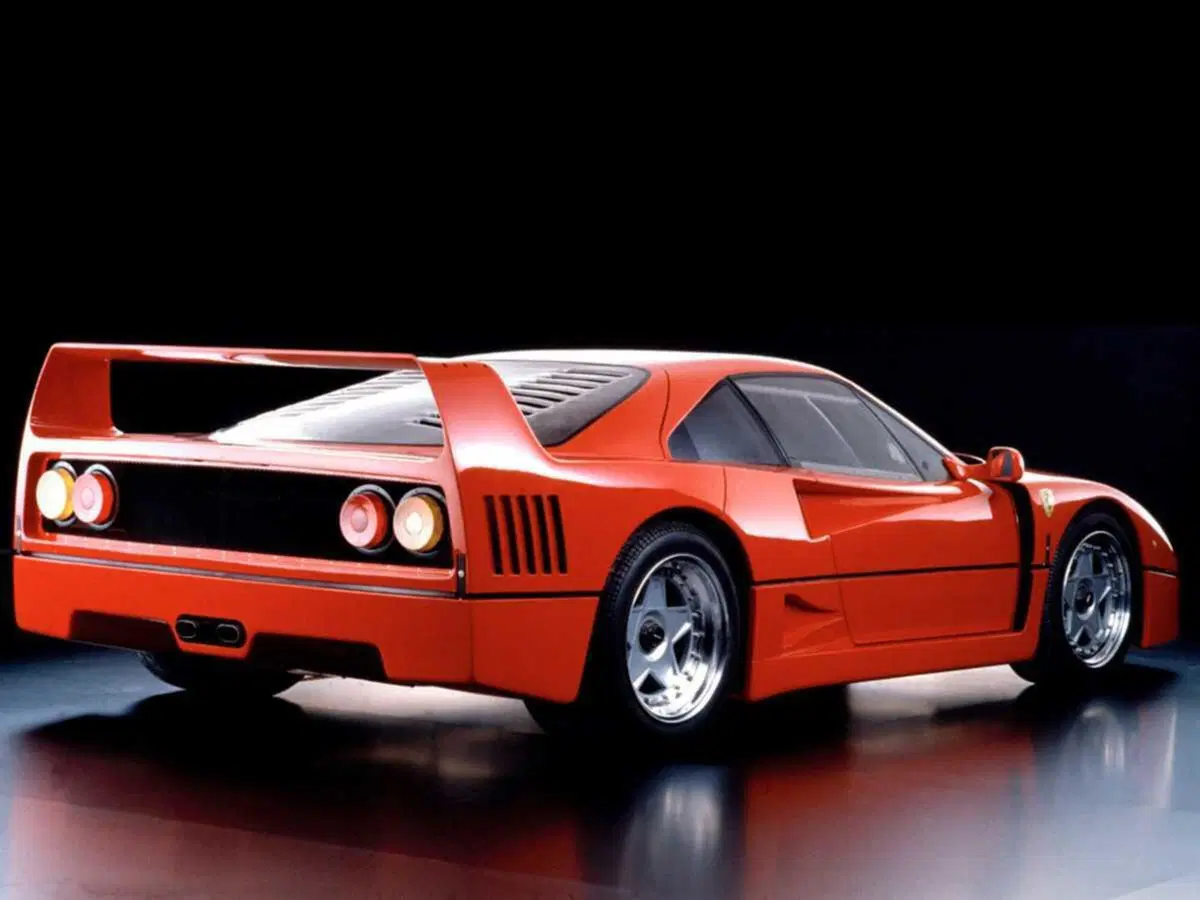 Ferrari F40: un'icona di ingegneria e prestazioni (14)