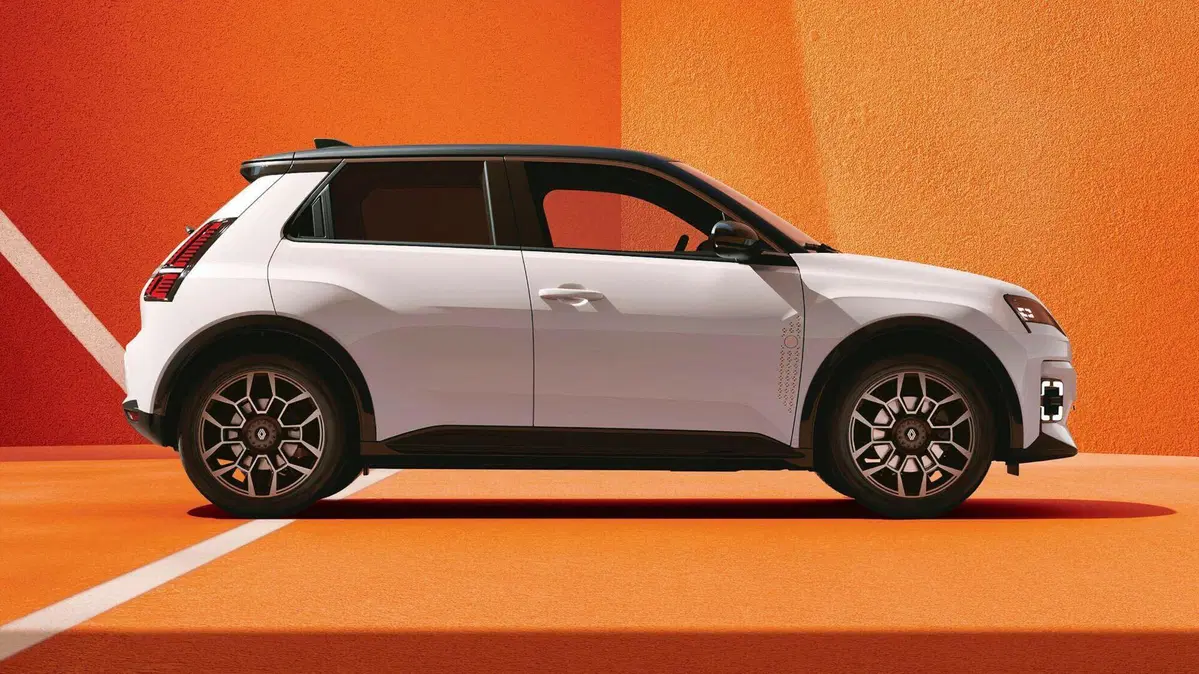 Renault 5 elettrica ispirata a Roland Garros (dove ci sarà Jannik Sinner); il prezzo è notevole (4)