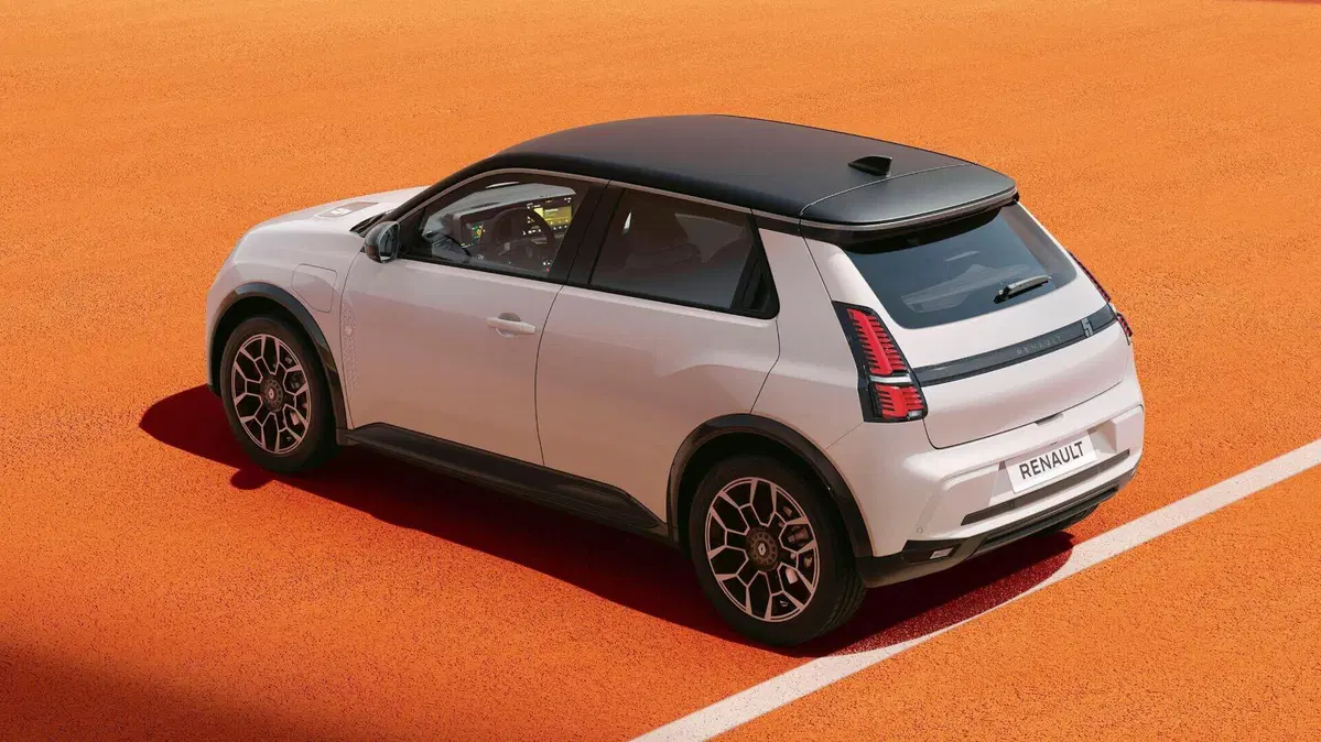 Renault 5 elettrica ispirata a Roland Garros (dove ci sarà Jannik Sinner); il prezzo è notevole (5)