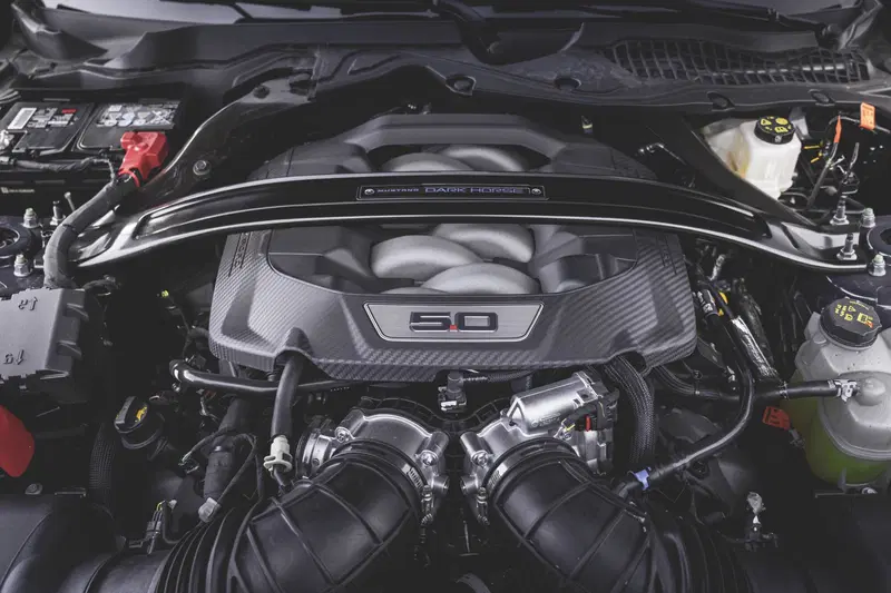 V8 Ford Mustang Dark Horse