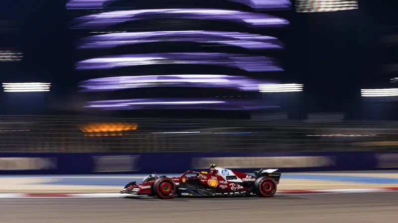 F1. GP Bahrain, Leclerc: "Dobbiamo ancora sfruttare al massimo l'aggiornamento". Hamilton: "Ferrari fa passi avanti"