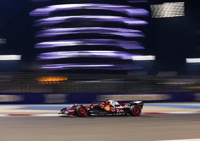 F1. GP Bahrain, Leclerc: Dobbiamo ancora sfruttare al massimo l'aggiornamento. Hamilton: Ferrari fa passi avanti