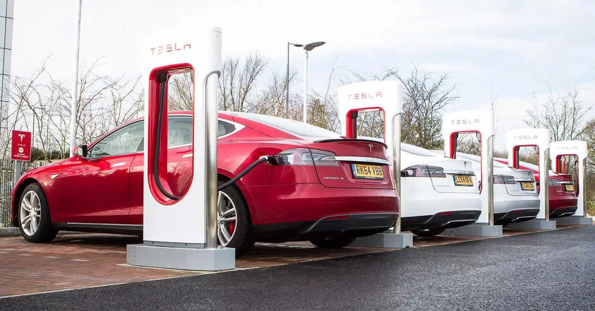 Tesla: l'accusa &egrave; grave, class action negli USA per i km tarocchi